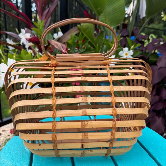 Vintage Handbags - Vintage 1960’s bamboo large folding purse tote basket‎  EVC